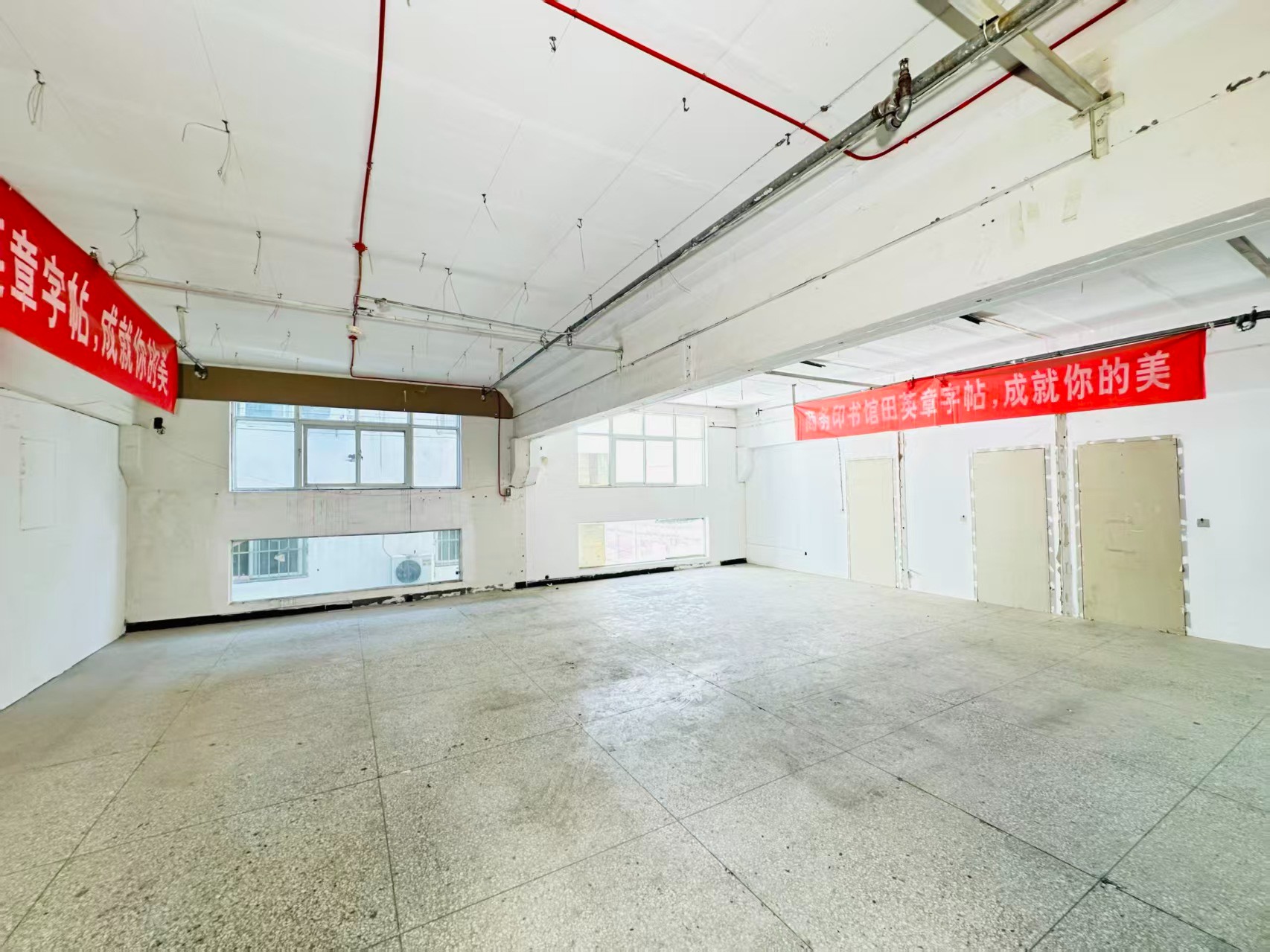 凯旋东路重点吸引人工智能应用、数字经济、电商直播、智能制造服务、软件开发、科技创新企业及创业团队入驻